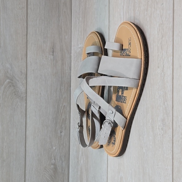 Sorel Women Strappy Leather Loop Toe Sandals Flats shoes sz 9.5 - Picture 1 of 10